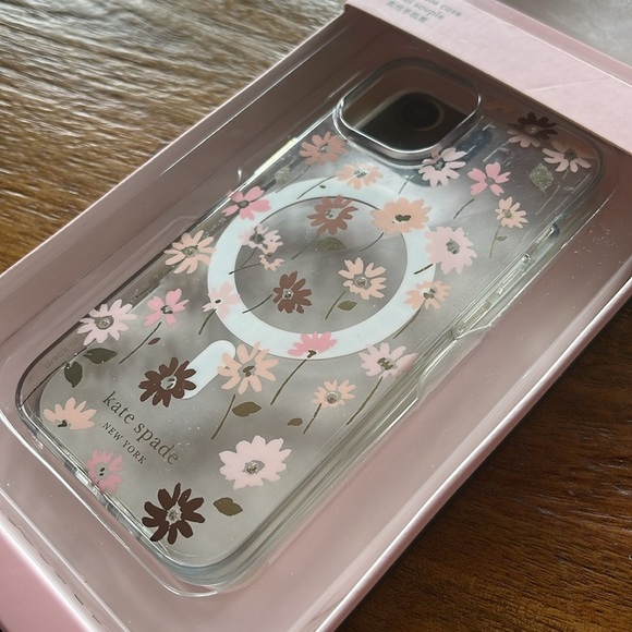 NIB Kate Spade iPhone 13 Flexible MagSafe Case - Picture 4 of 4